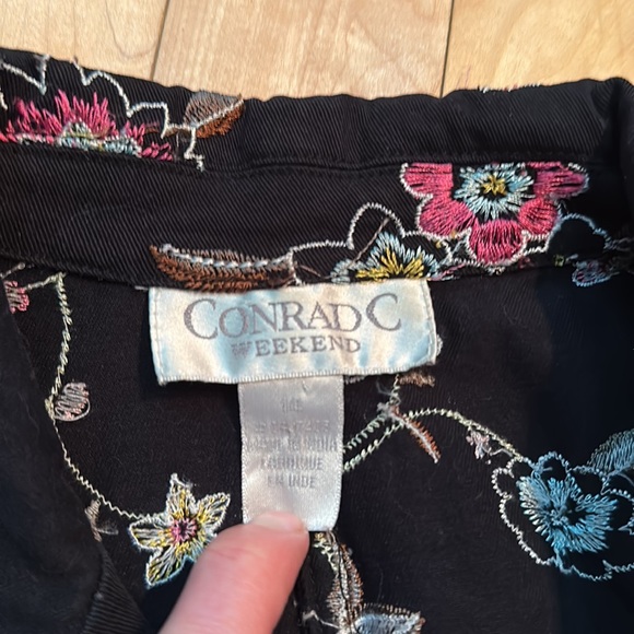 Black Floral Embroidered Blazer Jacket - Picture 5 of 10